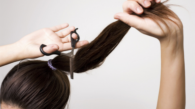Tháng cô hồn có nên cắt tóc để tránh gặp tai ương?