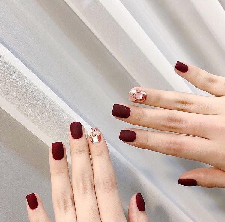 15+ mẫu nail màu đỏ rượu giúp nàng thêm sang trọng và quý phái hơn - XinhXinh.vn