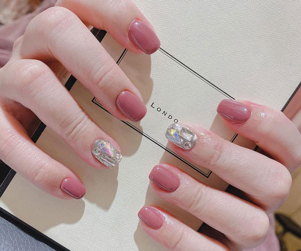 Gợi ý mẫu nail hồng thạch trendy dành cho các quý cô  IVY moda