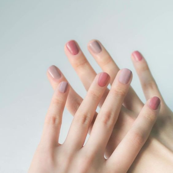 Màu nail đơn giản siêu xinh &quot;make-up&quot; cho đôi tay mùa Hè – K-Beauty