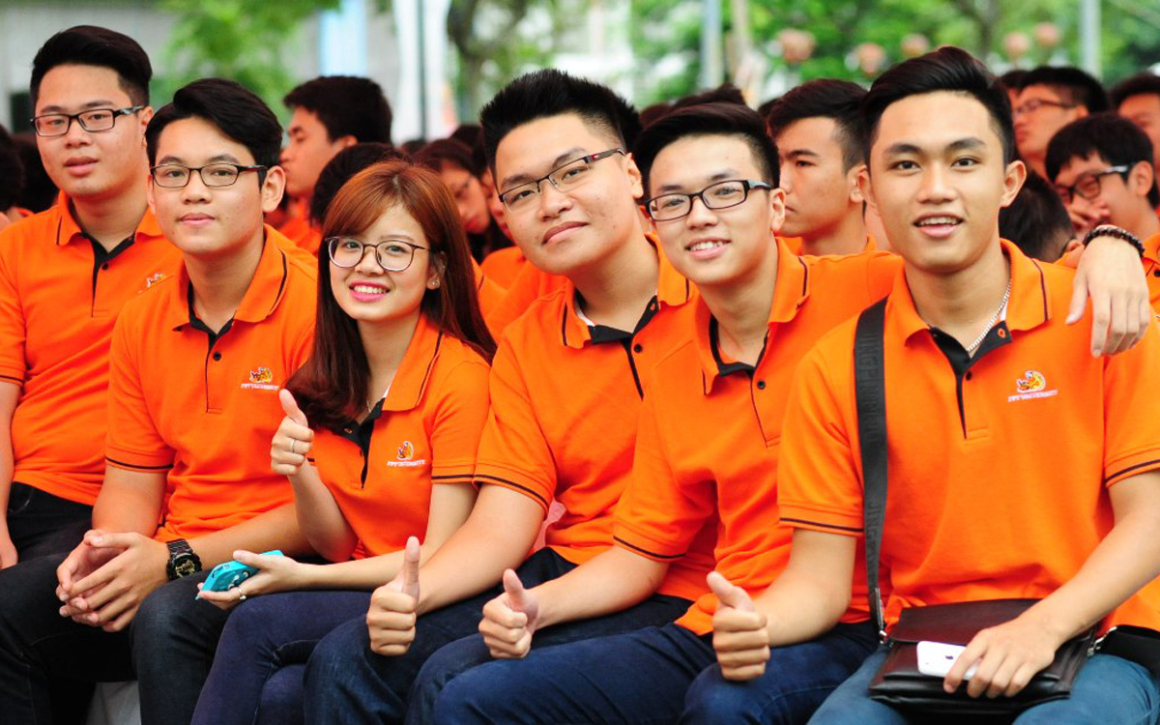 Đồng phục Đại học FPT nổi bật sắc cam nhiệt huyết - Uniform Viet