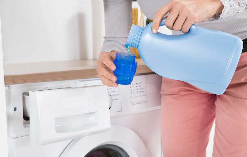 Cách giặt quần áo bằng máy giặt đúng cách, sạch sẽ, không bị phai màu - Thegioididong.com