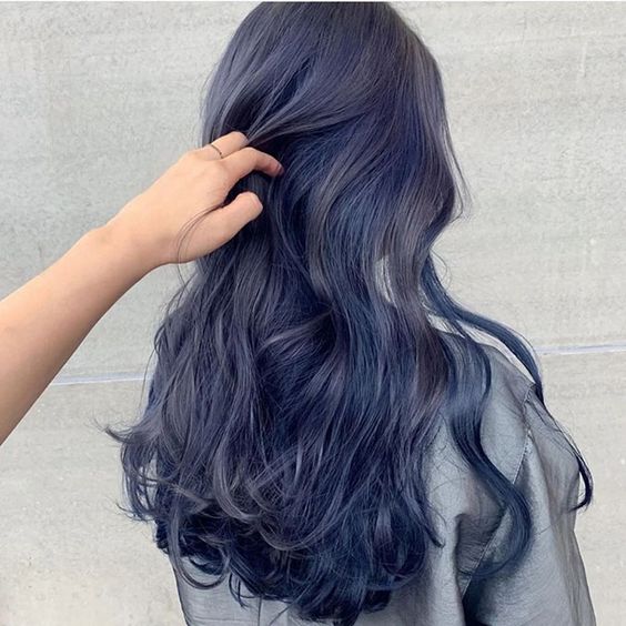 Nhuộm tóc màu xanh đen có cần tẩy không? Cách tự nhuộm tại nhà