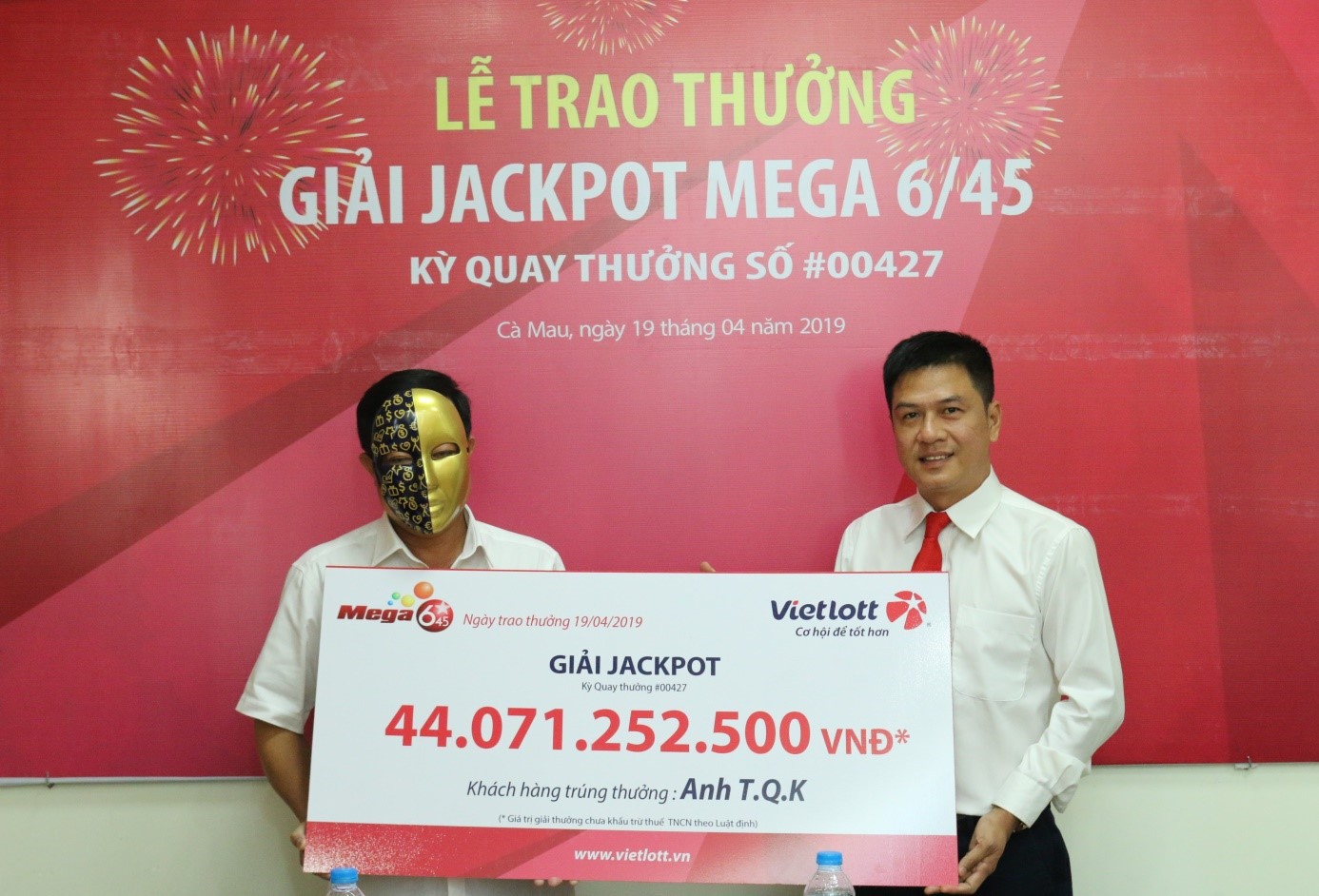 Vietlott trao giải jackpot Mega 6/45 trị giá 44 tỉ đồng