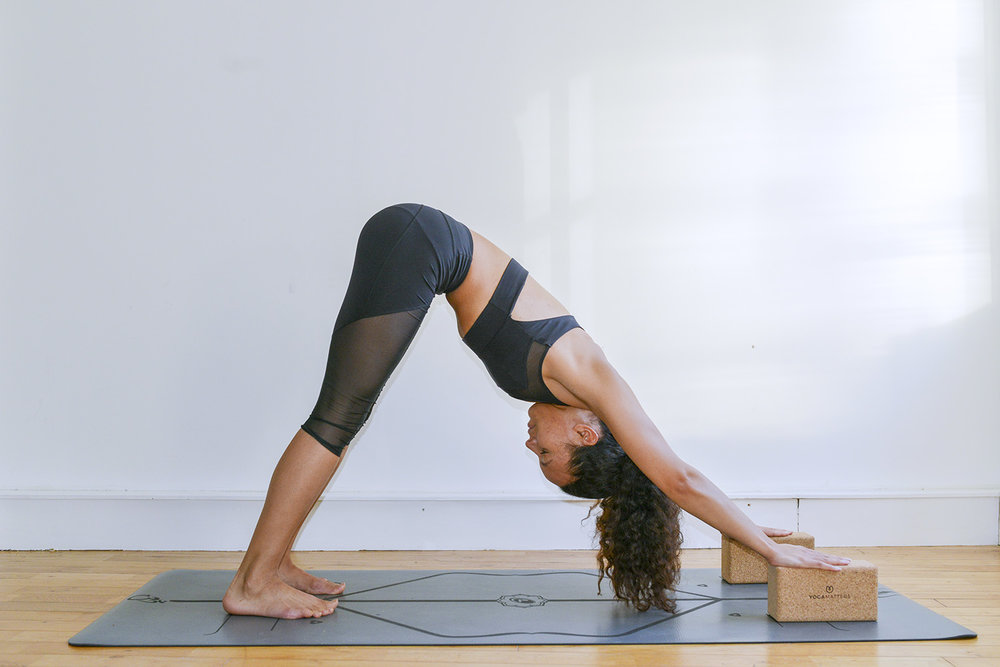 6 bài tập cùng gạch tập Yoga giúp bạn khỏe mạnh hơn mỗi ngày